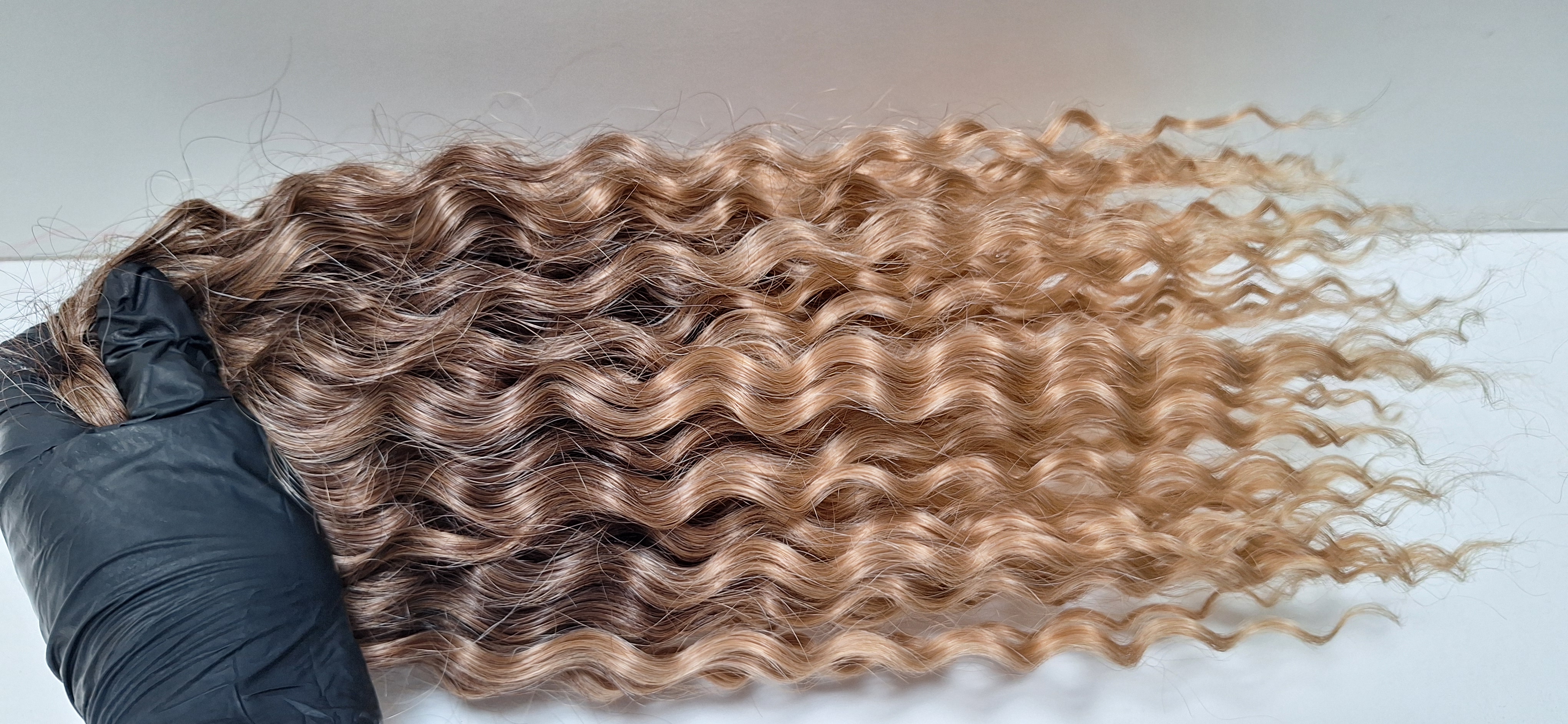 Vlnitý kanekalon Ariel TLB19 (300g,40cm)