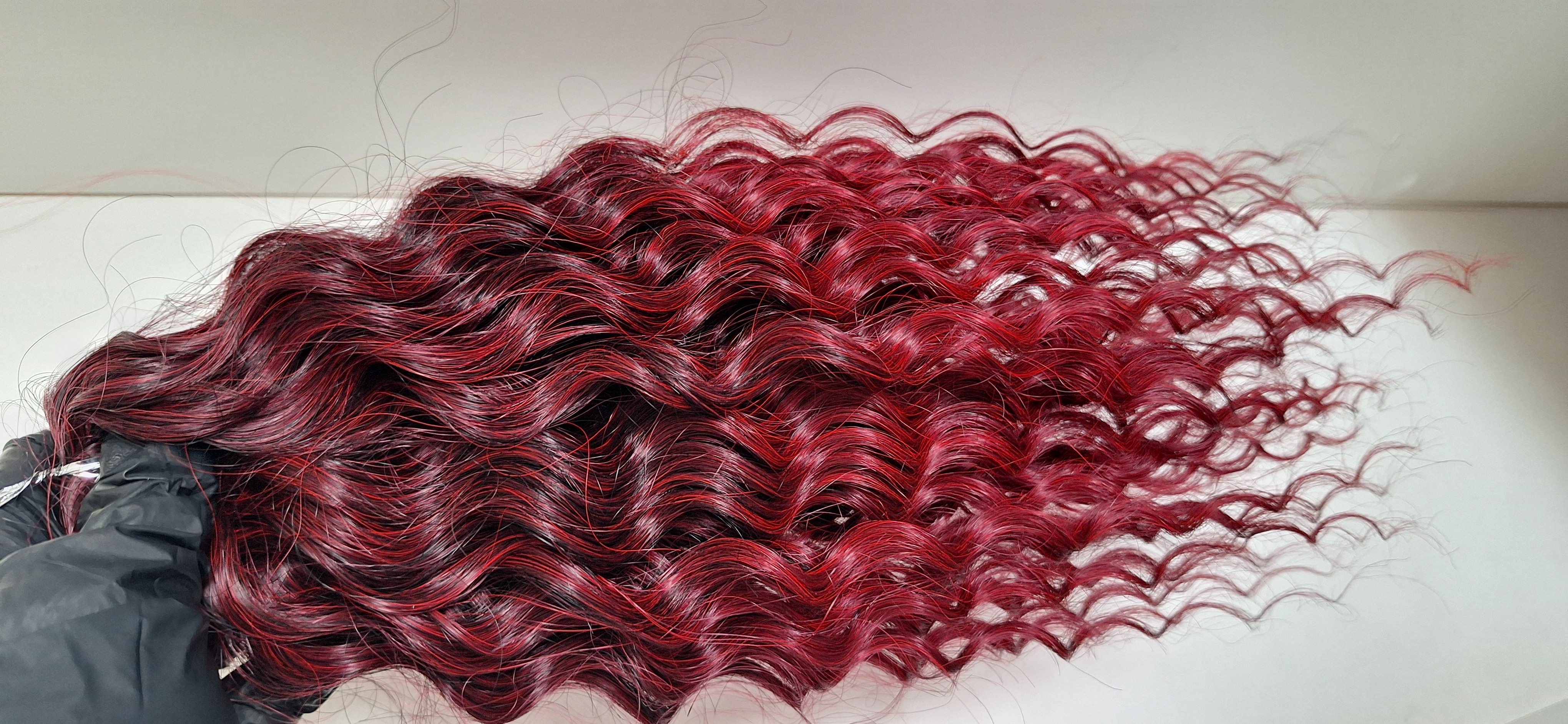 Vlnitý kanekalon Ariel T-BRED4 (300g,40cm)