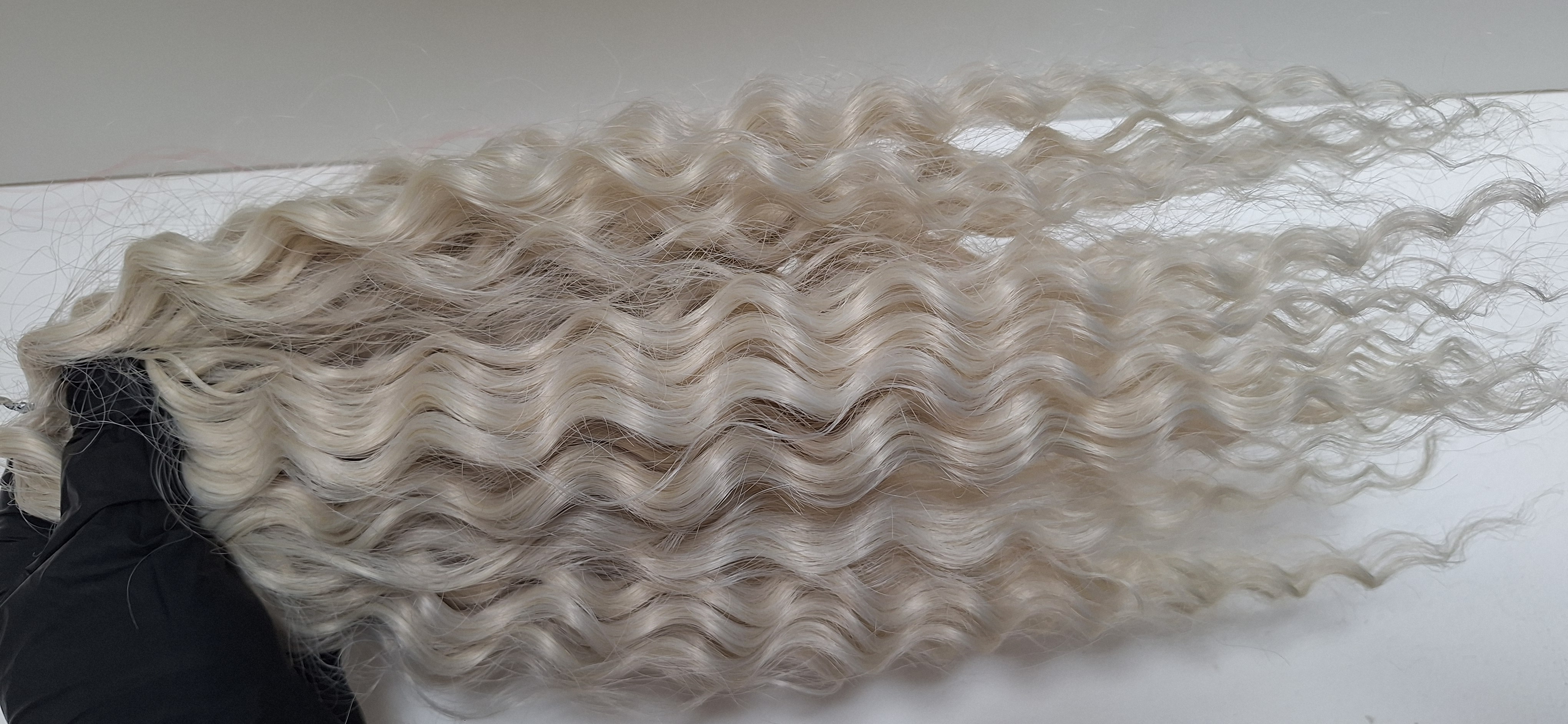 Vlnitý kanekalon Ariel 56E (300g,40cm)