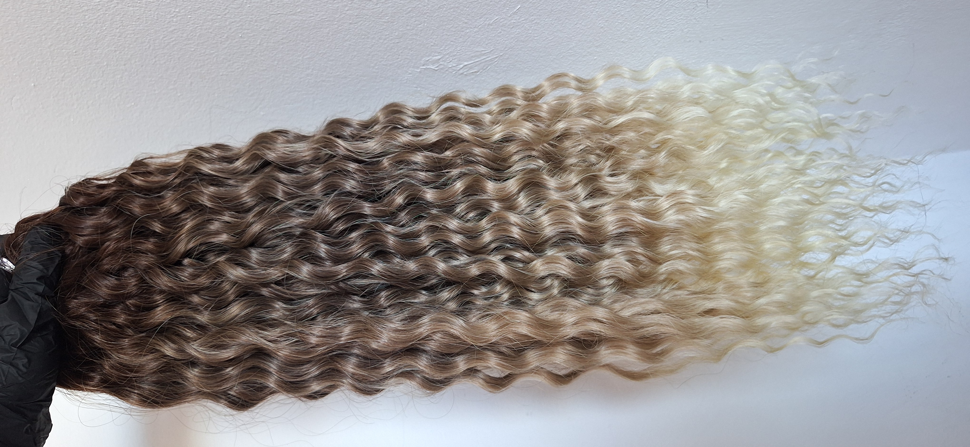Vlnitý kanekalon Ariel BROWN/12-16-613(55CM,300g)