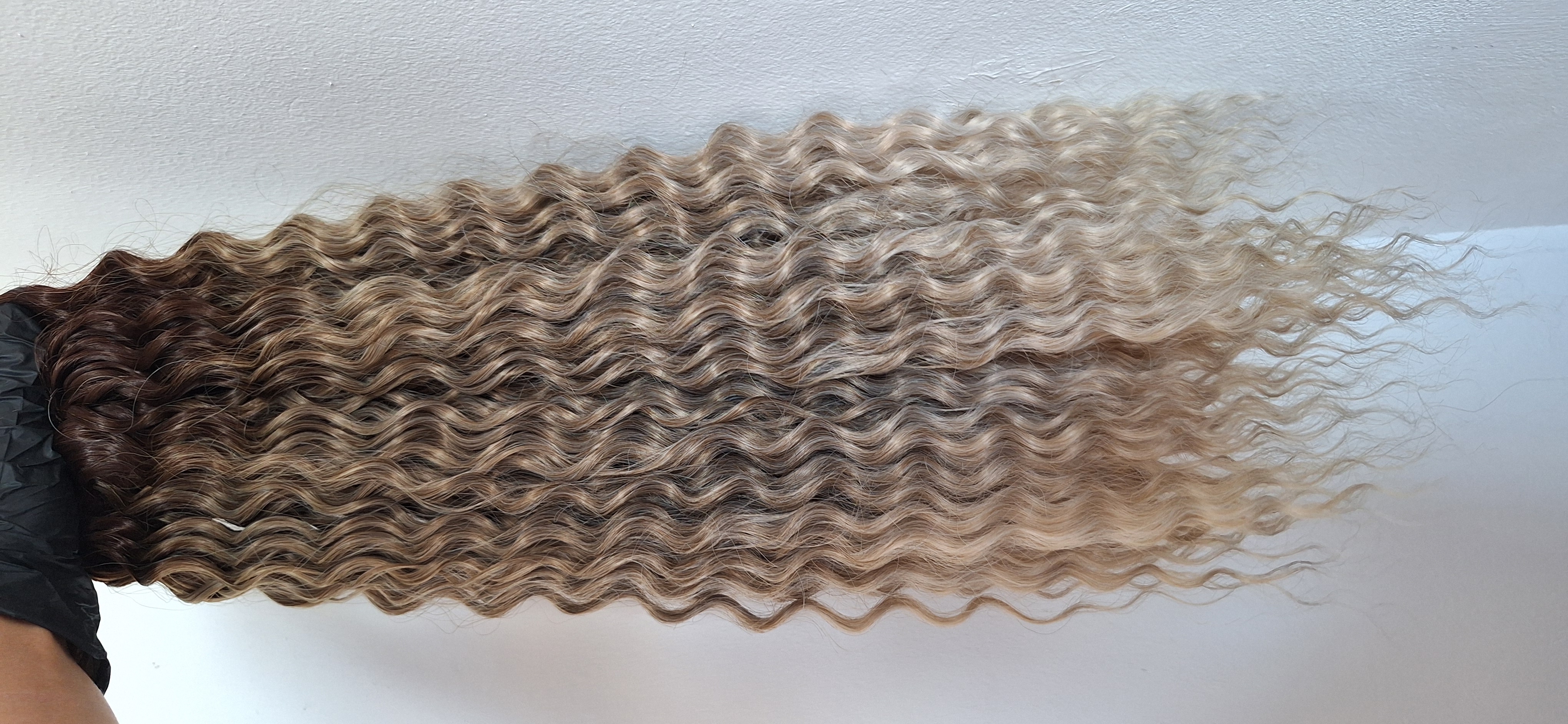Vlnitý kanekalon Ariel BROWN/ASH BLOND (55CM,100g)